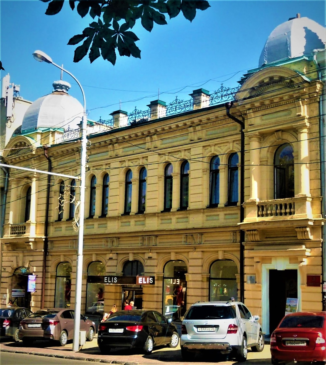 Здание "Купеческого клуба" в разные годы