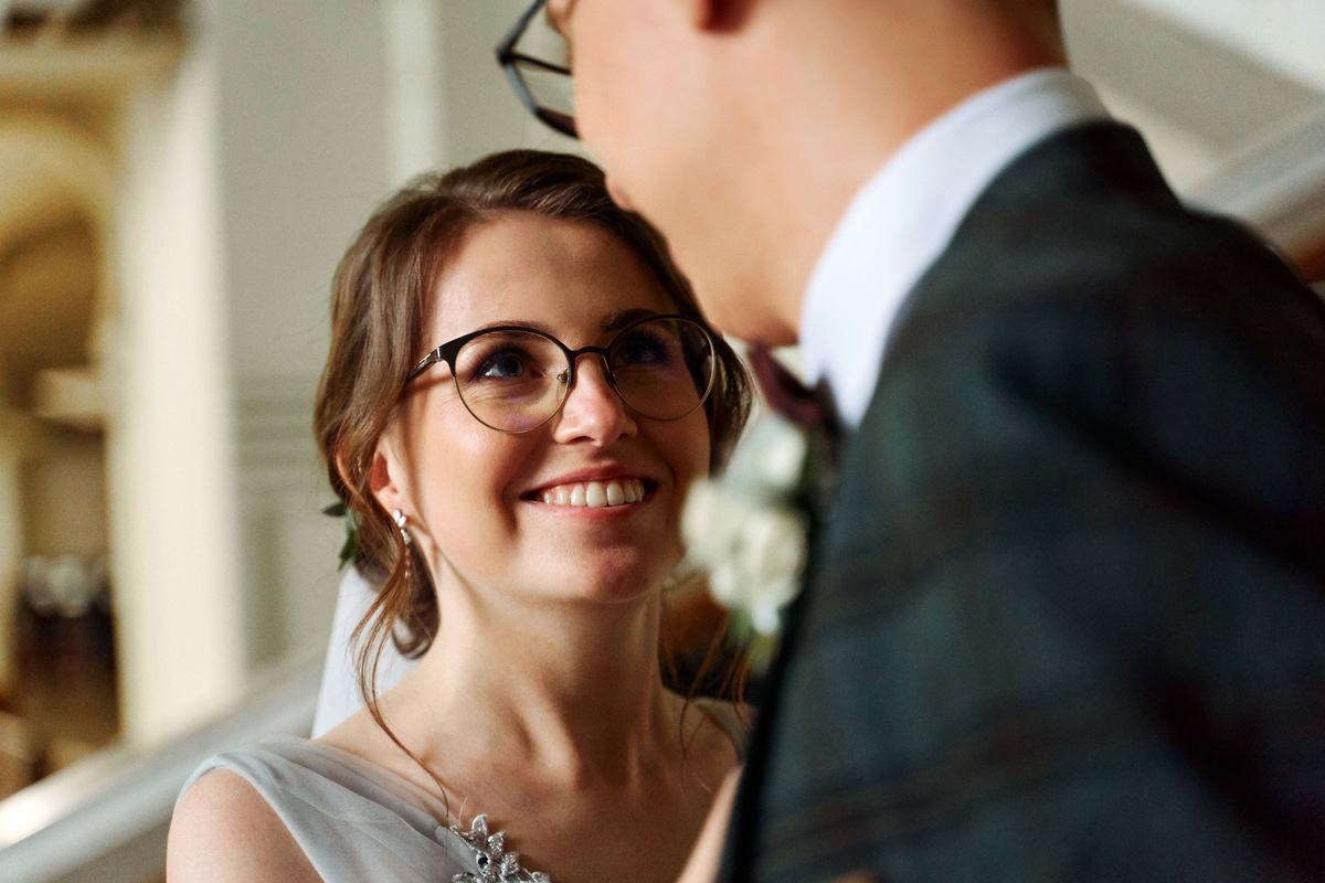 Парадный зал с мраморной лестницей. Фото: Сергей Каличевский