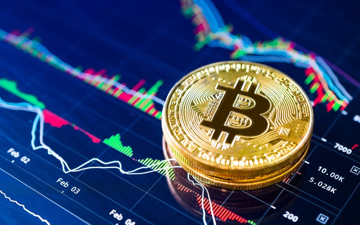 За текущие сутки с крупнейших криптовалютных бирж было выведено 17 320 BTC (около $169,4 млн. по текущему курсу). Все операции отследил сервис Whale Alert.