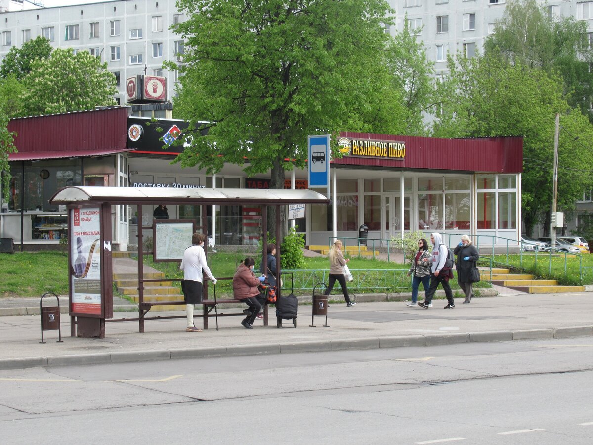 Как будто в Москве не вводили ограничения, людей на улице жилого района  много | Записки любителя путешествий | Дзен