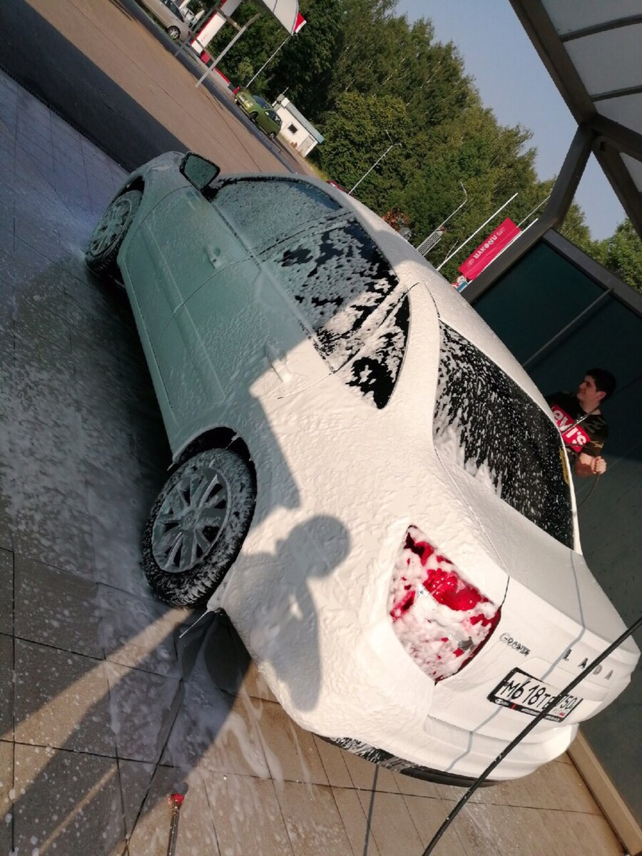 Очень люблю ухаживать за авто, стараюсь чаще мыть.