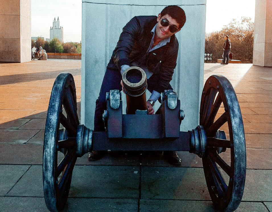 Я - первый курс. Поклонная гора. Уже неплохо зарабатываю тут