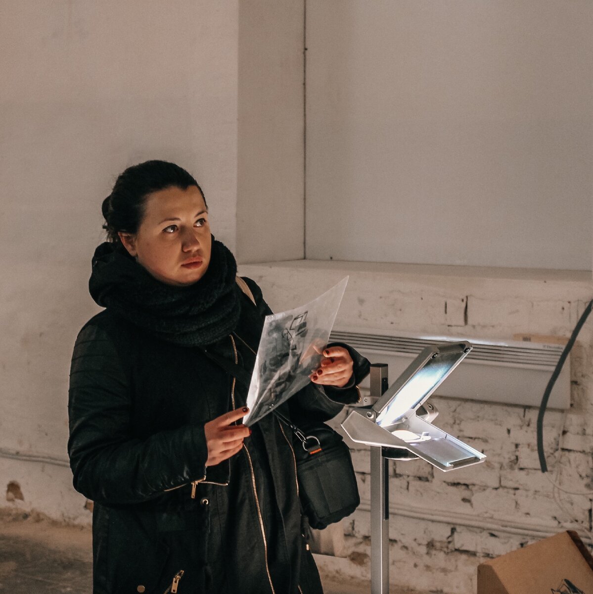 Во время работы, рассматриваю выставку в галерее Closer