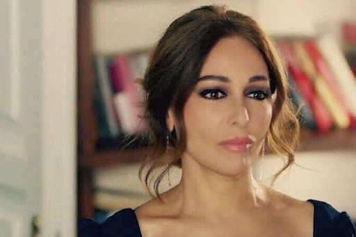 Зеррин Текиндор в роли Лейлы (Черная любовь)