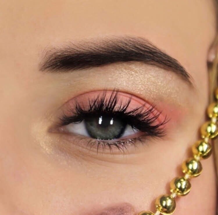 Тренд 2020 - эффект натуральных, склеенных тушью ресниц