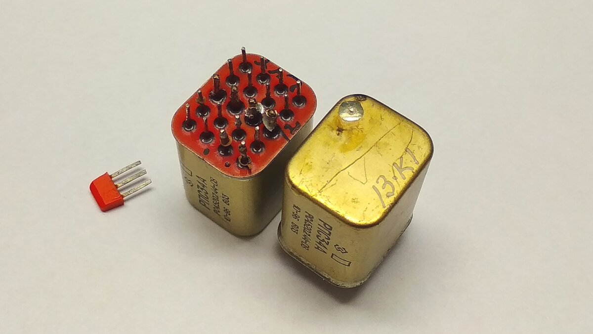 Метод крепления реле к плате с помощью пайки.