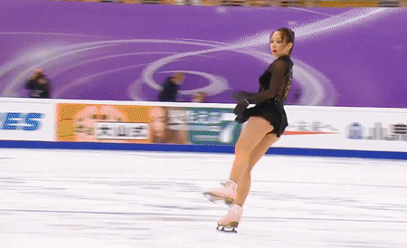 Елизавета Туктамышева выполняет 3А в ПП на этапе Гран-при (источник - 1tv.ru/sport)