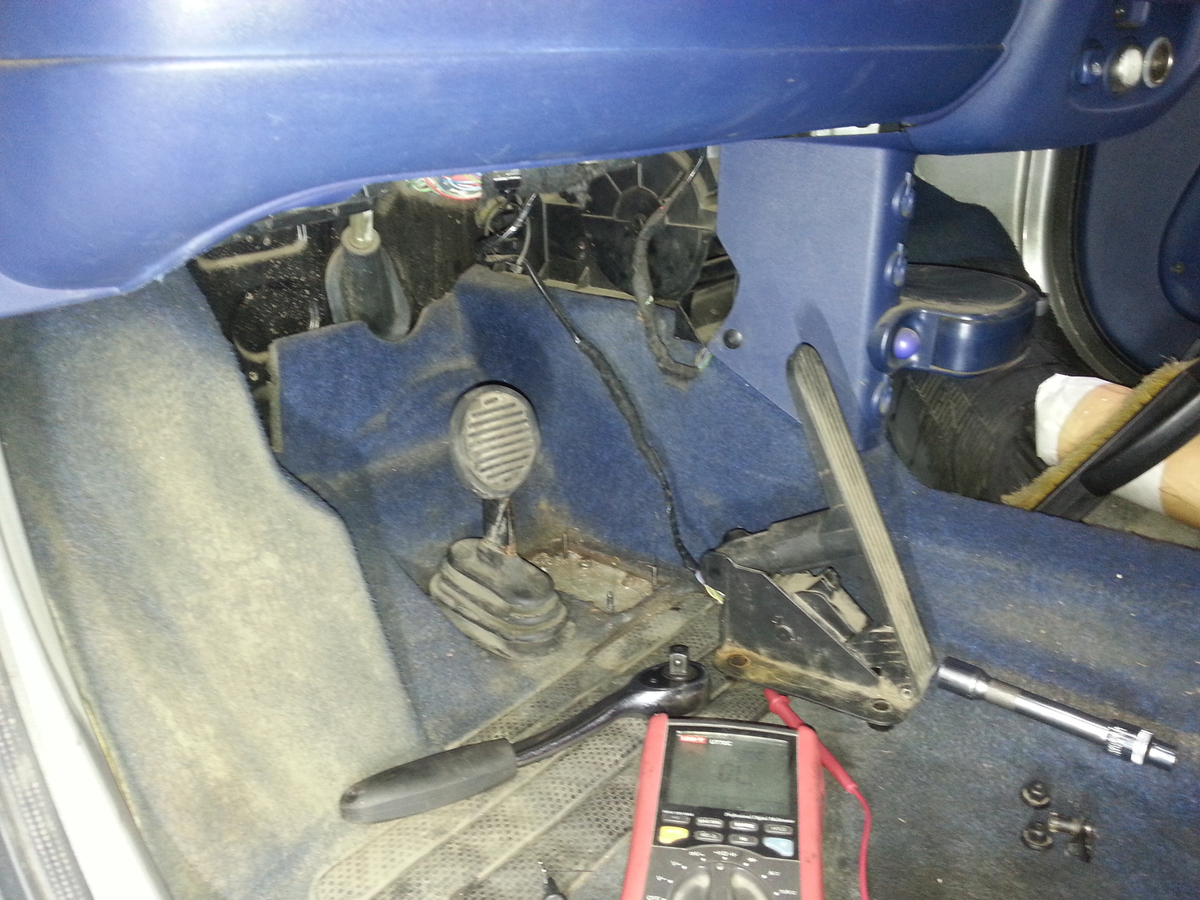 Странная проводка педали газа