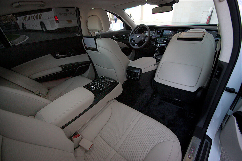 Салон KIA Quoris из autonews.ru