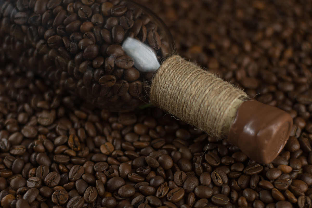 Помол зерна кофе. Зерна для кофемашины. Кофе в зёрнах для кофемашины. Зерновой кофе для кофемашины. Сорта кофейных зерен.