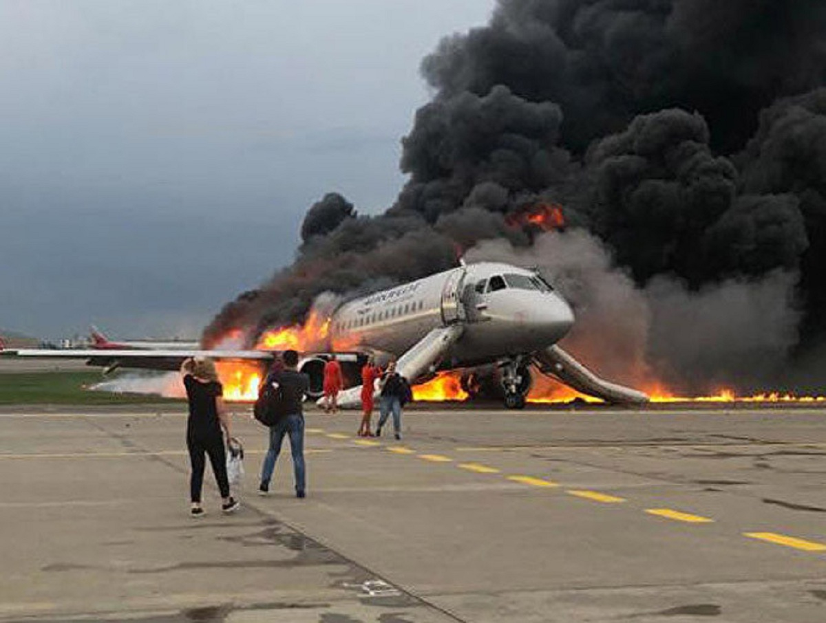 Ssj катастрофы. Крушение Суперджет 100 в Шереметьево. Сухой Суперджет Шереметьево катастрофа. SSJ 100 Шереметьево. Суперджет 100 авиакатастрофа