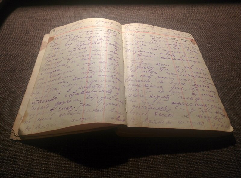 Первая в мире тетрадь. Старая тетрадь. Старые дневниковые записи. Старинная тетрадь. Старинный дневник.