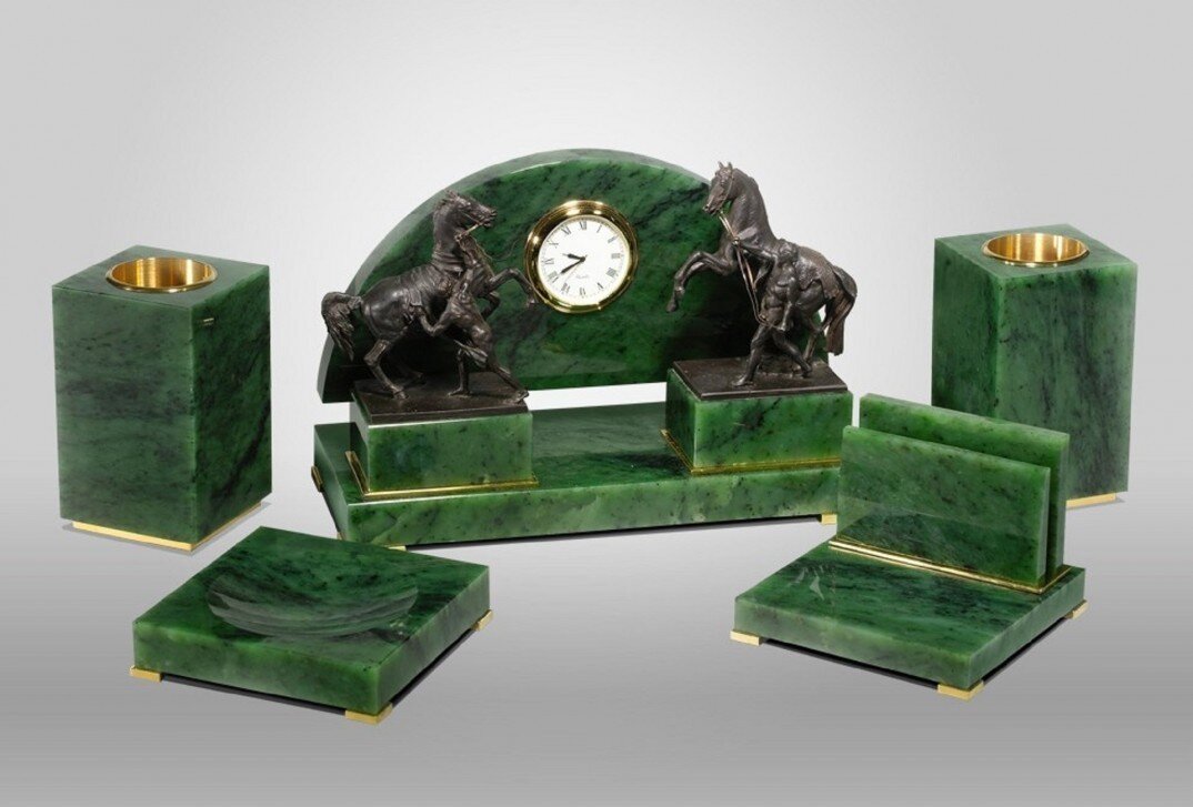 Настольный набор из нефрита