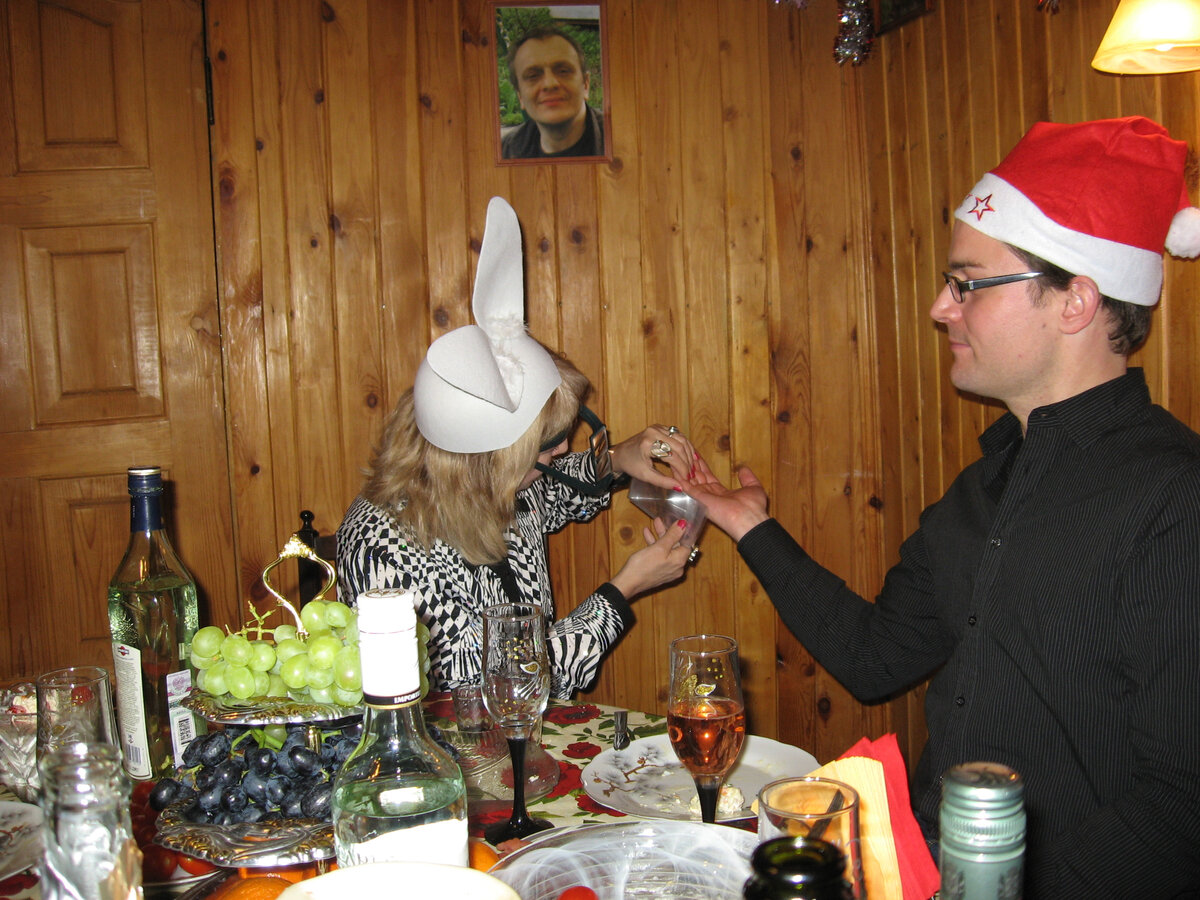 Заглянуть в руки немца - это интересно! Фото из личного архива.