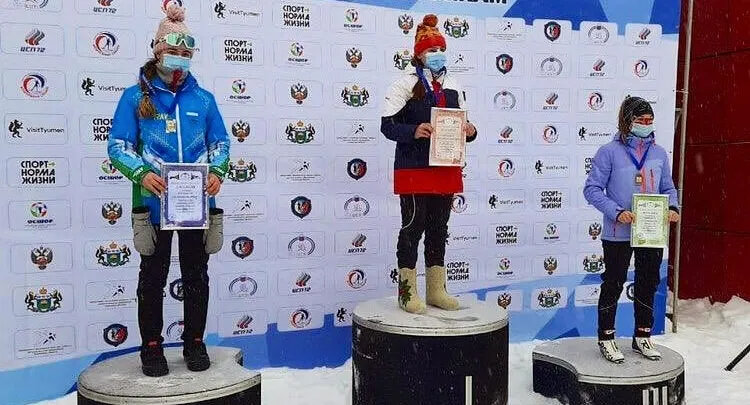  Валерия Полякова на награждении (слева)