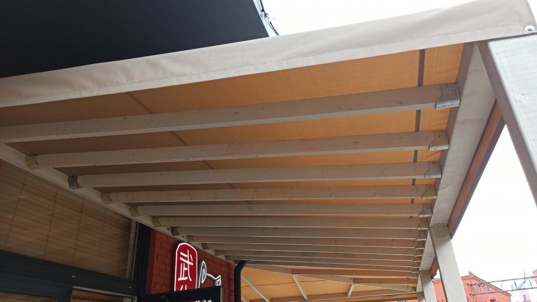 вид на крышу снизу