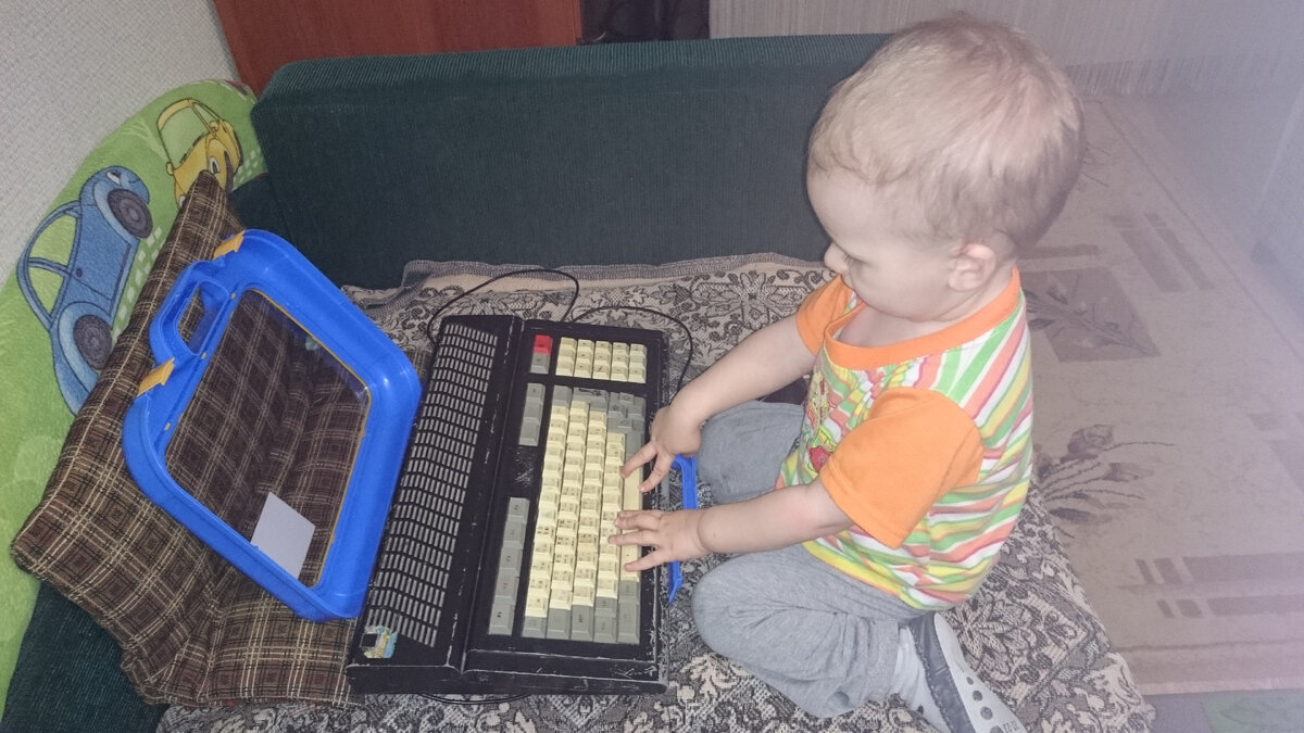 Папа придумал компьютер :)