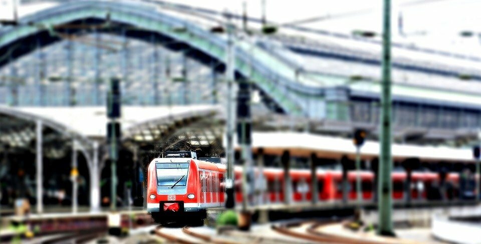https://pixabay.com/photo/2016/07/19/08/42/cologne-1527780_960_720.jpg