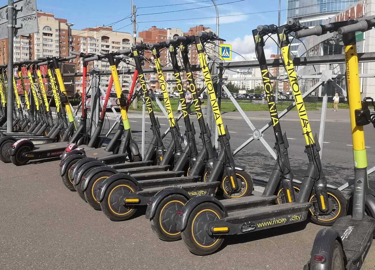 Аренда самоката в санкт петербурге. Электросамокат Шеринг. Электросамокаты кикшеринг. Whoosh самокаты в Санкт Петербурге. Кикшеринг в Санкт-Петербурге 2022.