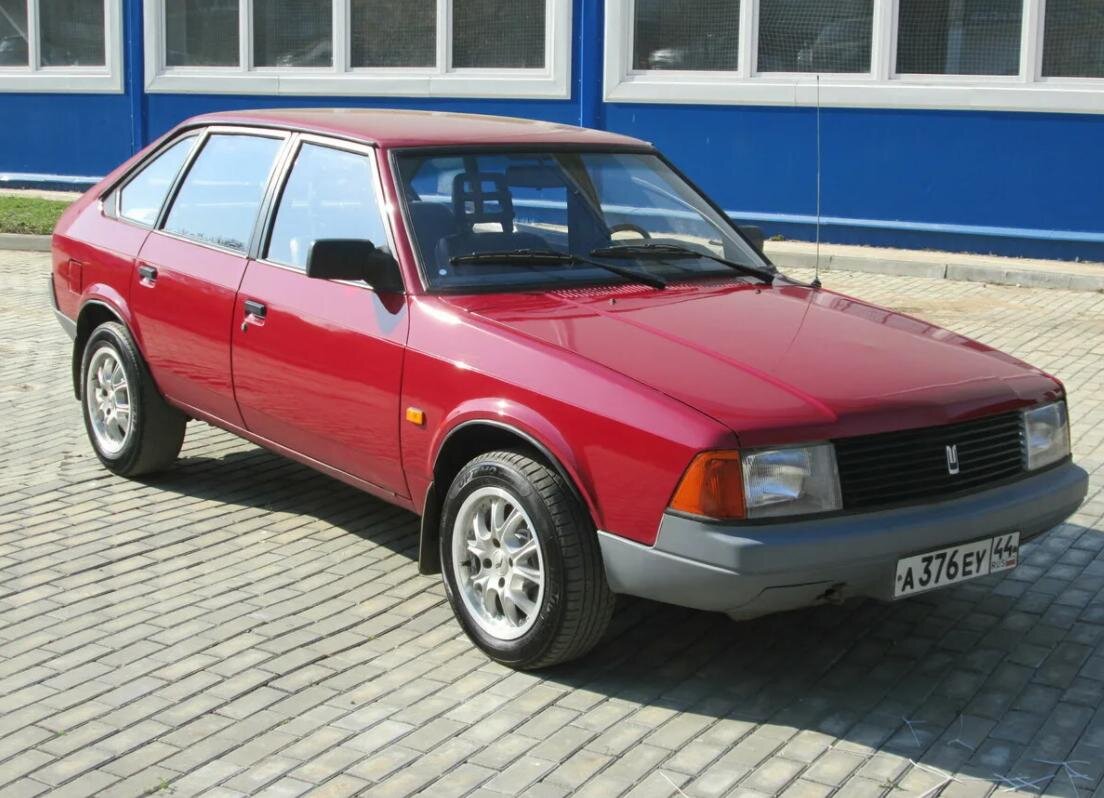 Москвич-2141 в свое время производил весьма сильное впечатление. По тем временам автомобиль выглядел вполне современно