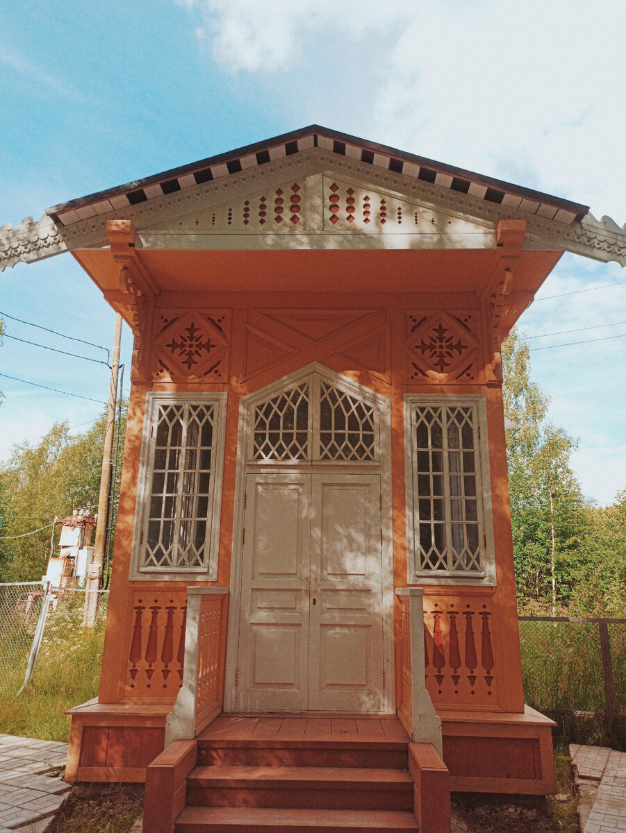 Так оформлены сохранившиеся с XIX века павильоны со скважинами