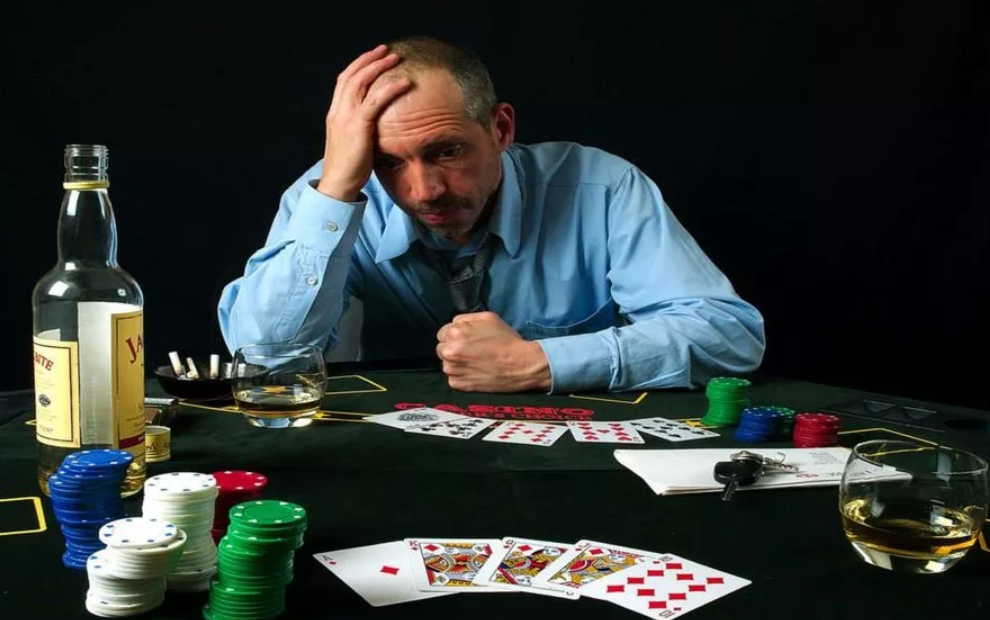 Тут все очевидно. Ставки, казино, сделки обещающие несусветные богатства под огромные проценты годовых, любого рода финансовые пирамиды. Основной предмет их финансового обогащения, заработать на наивности и людской глупости. Выбор человеком такого путя заработка эволюционно предсказуем - легкие деньги не требуют особых усилий и стараний. Но мы то с Вами умные люди, верно?