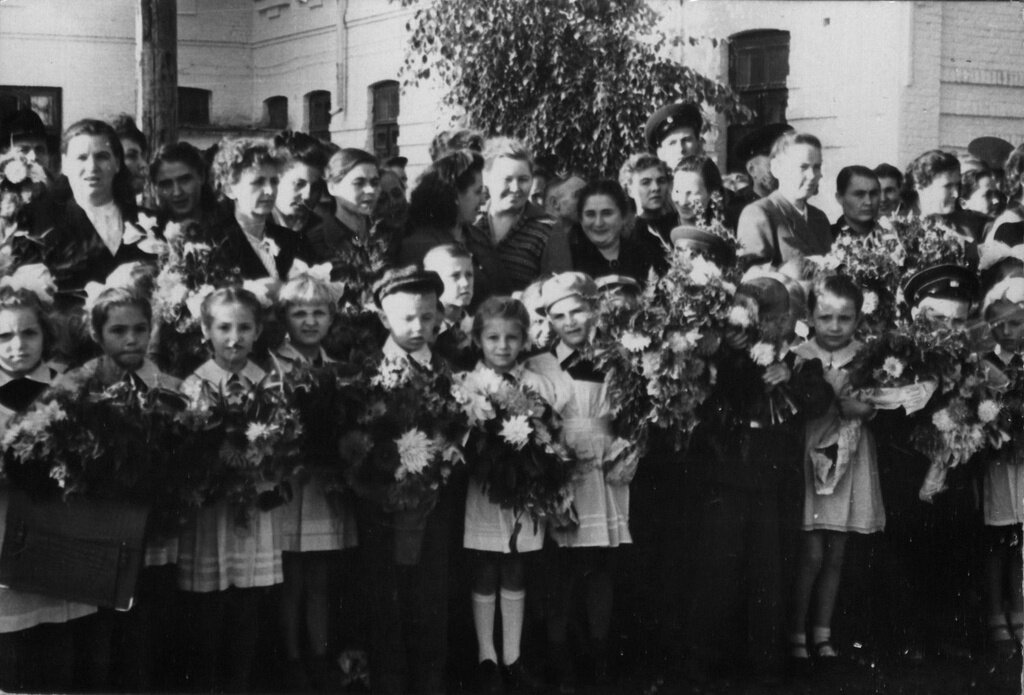 «Здравствуй, школа!», 1 сентября 1958 год. Фото взято из открытых источников: russiainphoto.ru