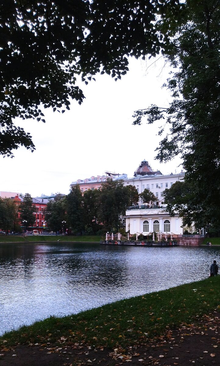Сентябрь на Патриарших прудах. Прогулка моя. Фото моë. 