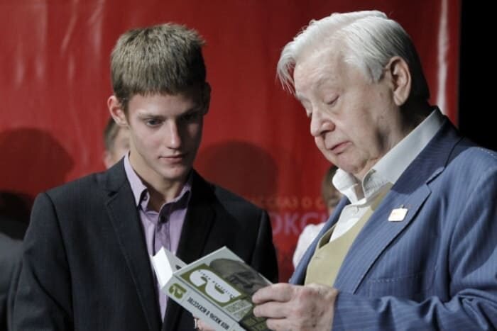 Павел Табаков с отцом Олегом Табаковым, источник: liveinternet.ru