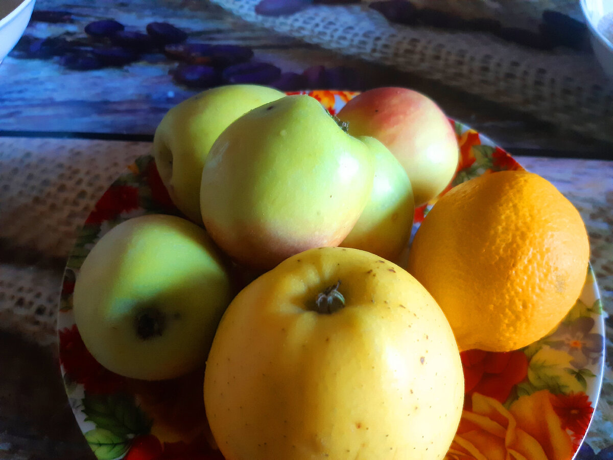 Яблоки и лимон