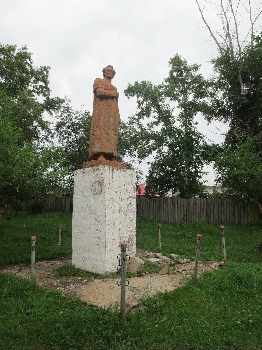 Погода в большом зерентуе. Большой Зерентуй Забайкальский край. Горный Зерентуй памятники декабристам. Горный Зерентуй Забайкальский край. Большой Зерентуй Забайкальский край памятник.