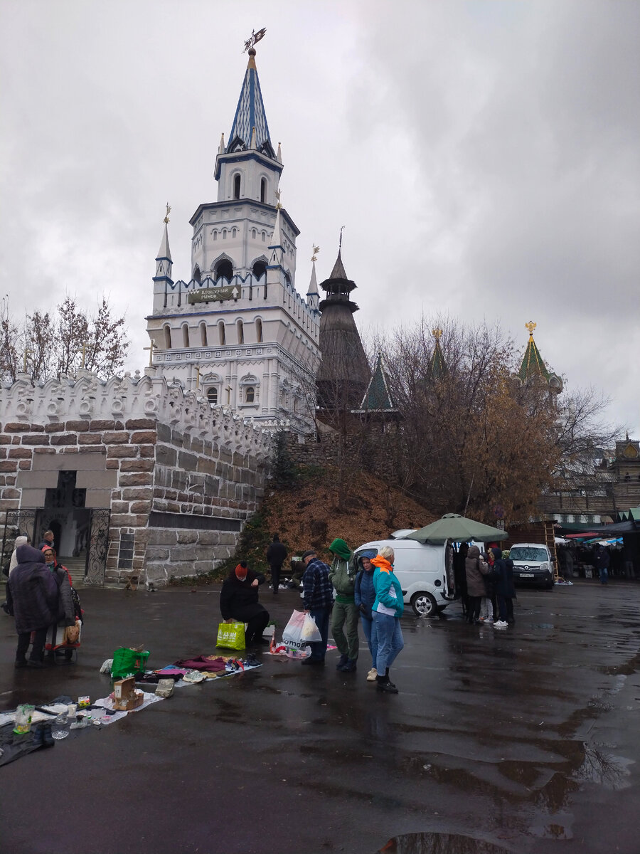 Блошиный рынок в Измайлово. 24 октября 2021 г. Москва. Вернисаж. Все фото автора.