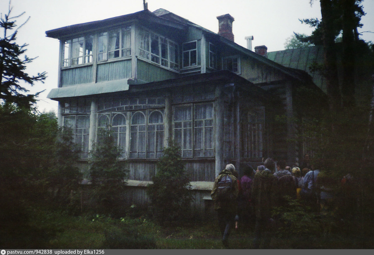 Флигель дома Тамбурер. Снято во время экскурсии, которую проводила краевед Татьяна Федорова-Синеокова. Автор: Орлова Е.В.