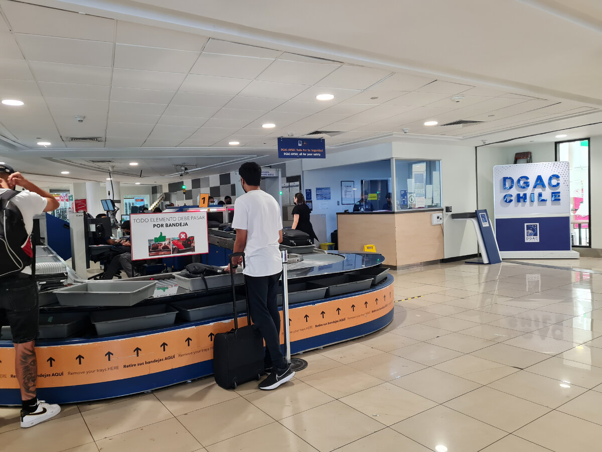 Досмотр в аэропорту мы прошли дважды