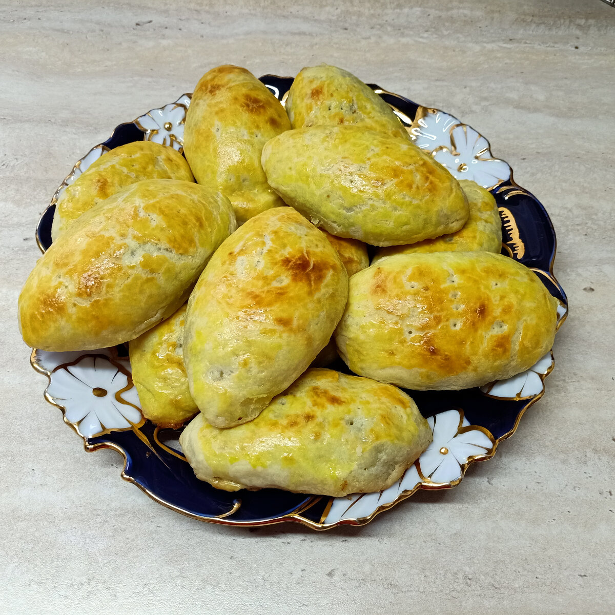 вкусные пирожки из слоеного теста