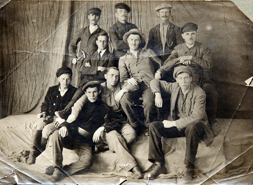 
Дирекция рабочего театра, второй ряд слева А. Ф. Степанов, нижний ряд справа Л. Н. Королёв