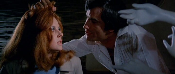 Кадр из фильма "Грязные фото для дамы вне всяких подозрений" (1970) 