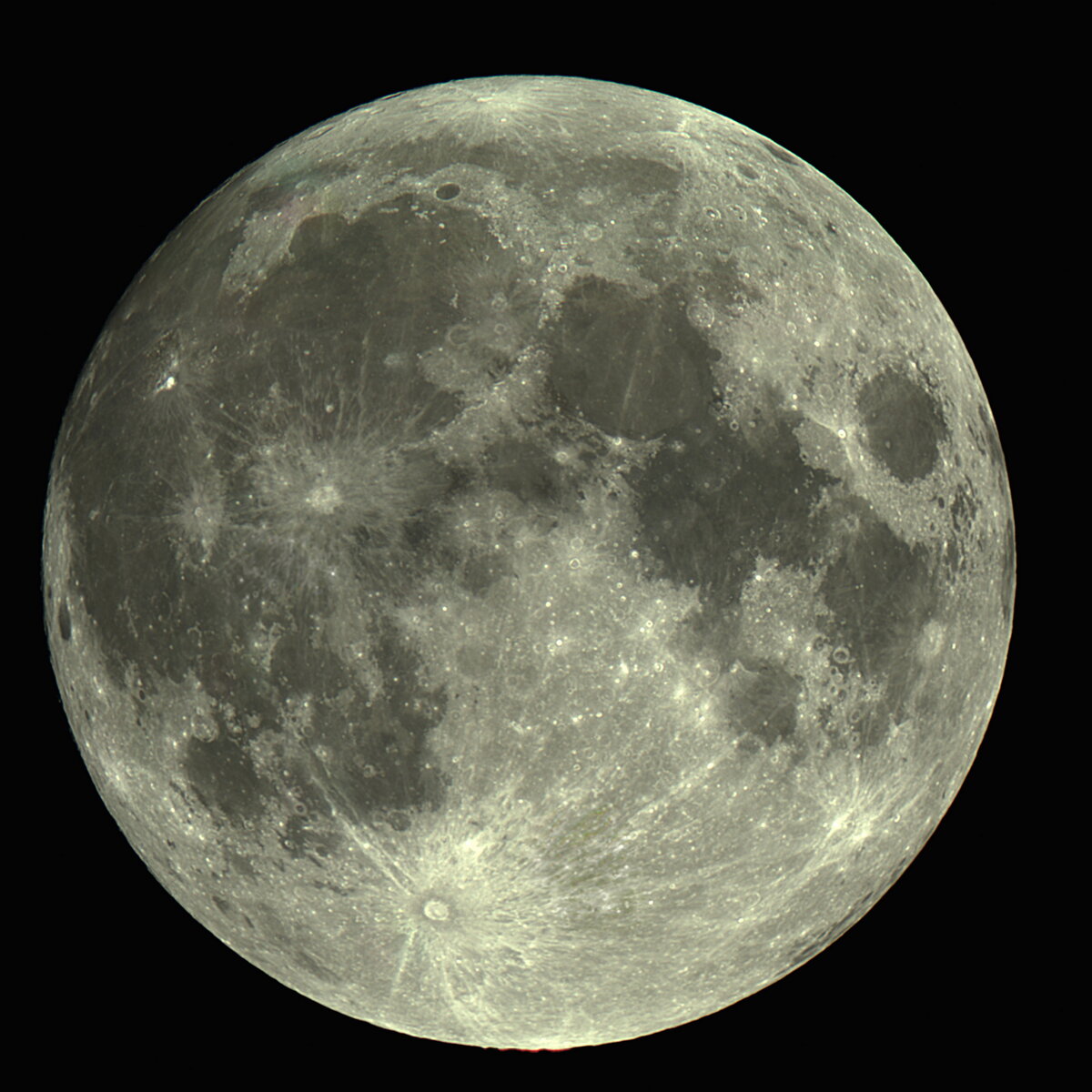 Луна тайное. Фото размытой Луны.