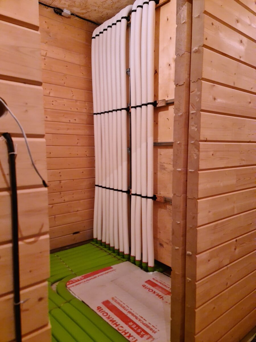 С переходом от 75/63 под углом 90 градусов на воздуховод 50х100 - овальный.