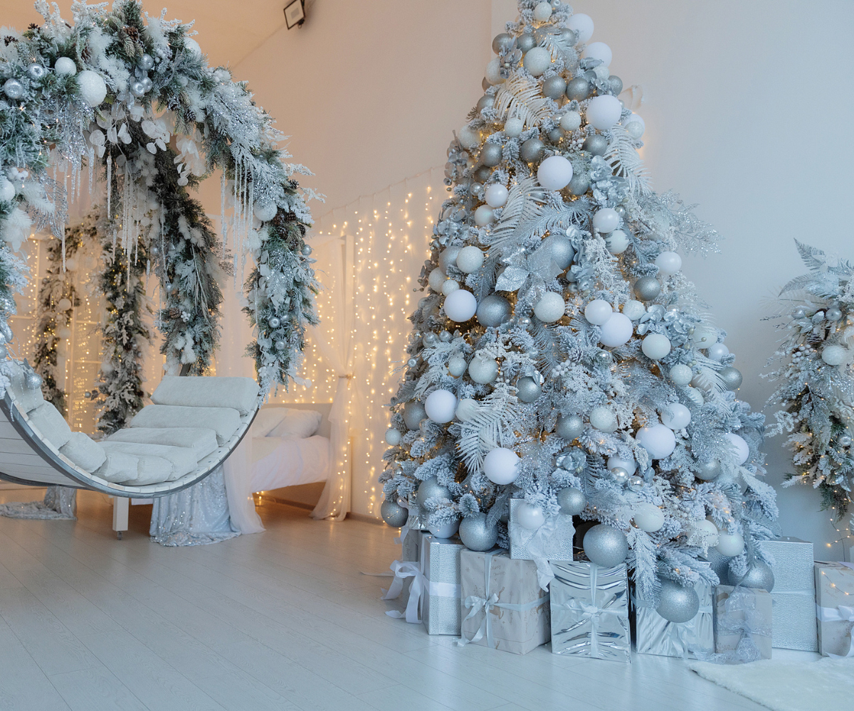 Заснеженная искусственная ель — залог сказочной атмосферы в вашем доме