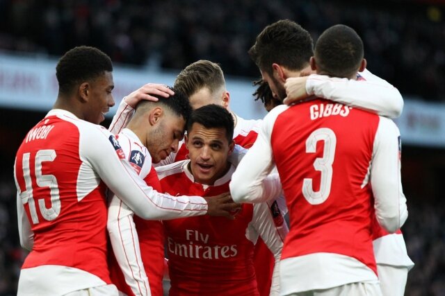    Футболисты «Арсенала» празднуют гол (cc) joshjdss