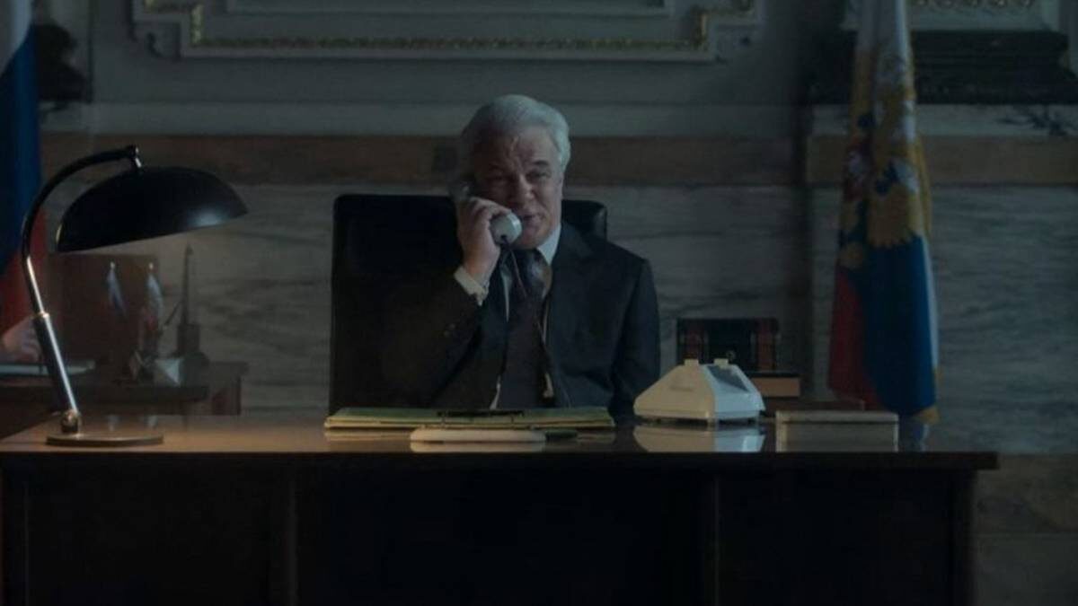    кадр из трейлера телесериала «Корона»