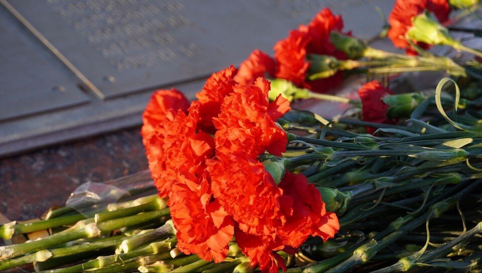     К мемориалу воинам-интернационалистам возложили цветы  Официальный сайт администрации Оренбурга