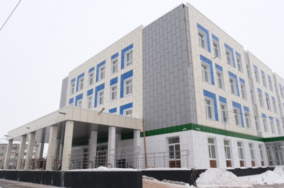    Дмитрий Махонин проверил ход строительства поликлиники в Полазне