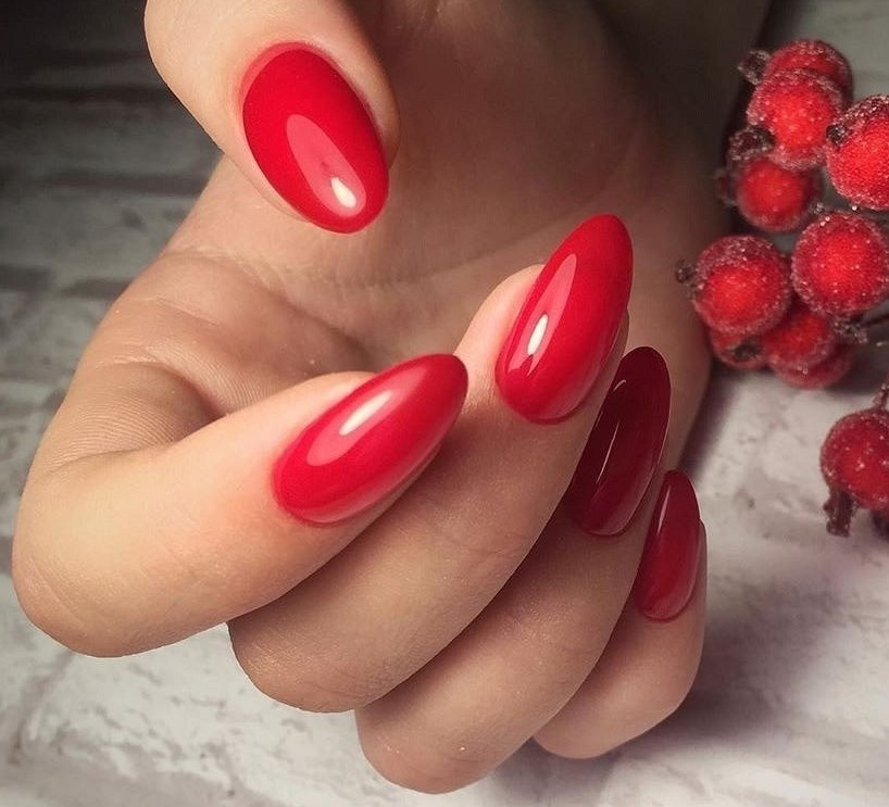 Собственный скрин фото из открытого источника http://almode.ru/beauty/manikjur/46619-krasivyj-krasnyj-manikjur-58-foto.html