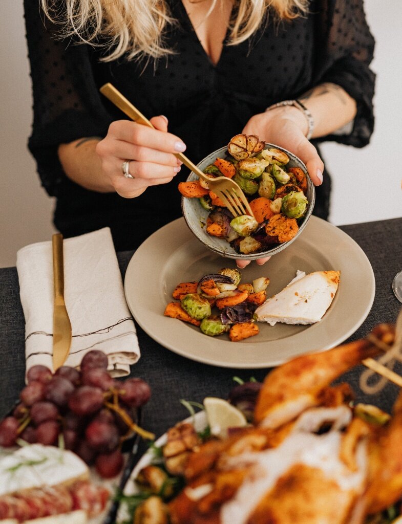 6 советов, как не переедать в праздники и сохранить форму