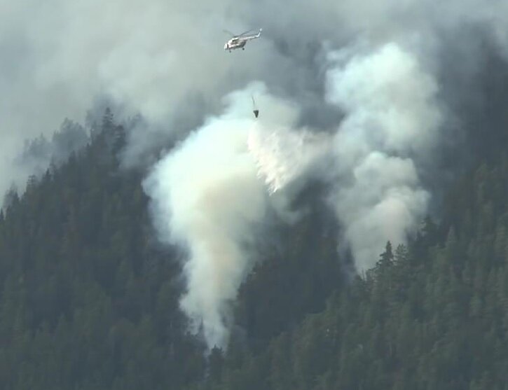 тушение с воздуха лесного пожара в Тебердинском заповеднике, сентябрь  2015