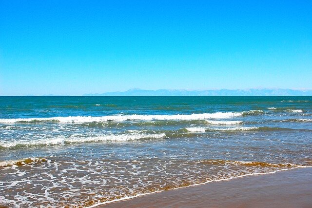 На самоизоляции помечтаем о море