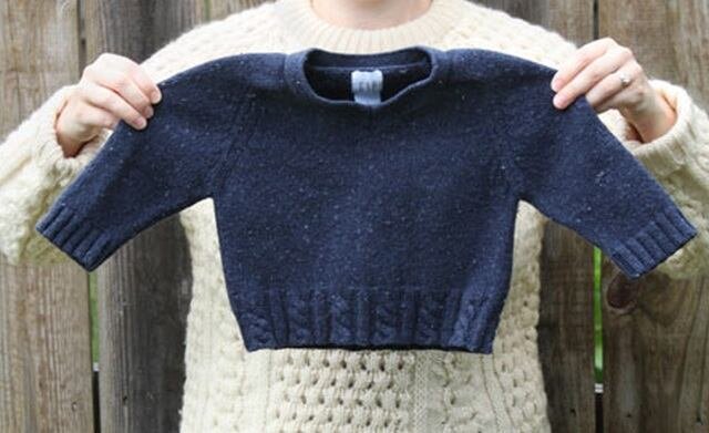 Мой не только потерял свой размер, но ещё и цвет. Хотя раньше со свитерами у меня таких проблем не возникало. Я просто не знала, как его стирать!