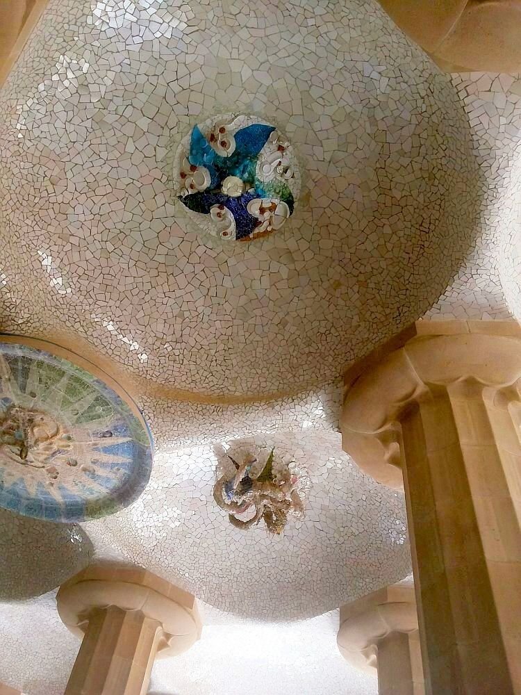 Зал Сто колонн в парке Гуэля. Антонио Гауди. Техника тренкадис.